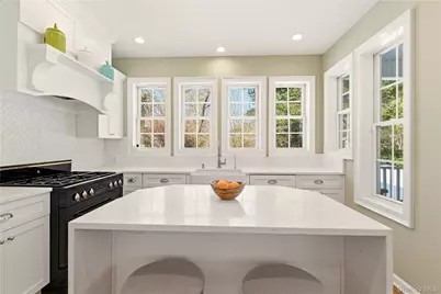 6 Empire Court, Dix Hills, NY 11746 - Photo 7