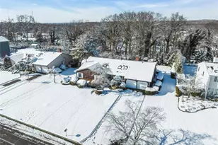 61 Hofstra Dr, Plainview, NY 11803 - Photo 33