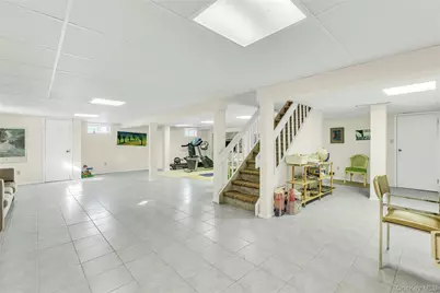 61 Hofstra Drive, Plainview, NY 11803 - Photo 27