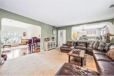 10 Alpine Court, Smithtown, NY 11787 - Photo 11