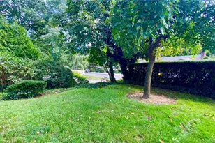 55 Davis St, Locust Valley, NY 11560 - Photo 11