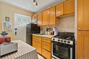 90-22 82nd Rd, Glendale, NY 11385 - Photo 25