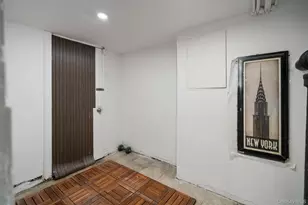 90-22 82nd Rd, Glendale, NY 11385 - Photo 31