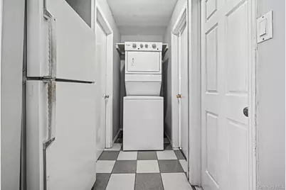 23 Tip Top Lane, Hicksville, NY 11801 - Photo 9