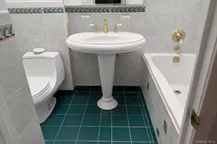 19-16 150th St, Whitestone, NY 11357 - Photo 9