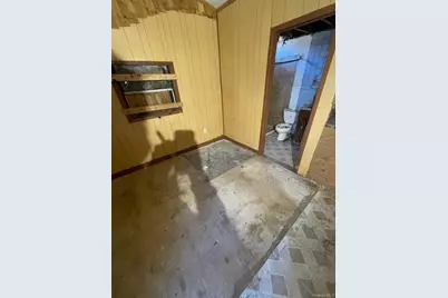 34 Peach Street, Central Islip, NY 11722 - Photo 5