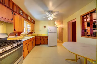 10 Taft Avenue, Hempstead, NY 11550 - Photo 13