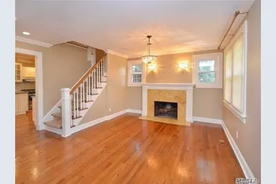 25 Gaynor Avenue, Manhasset, NY 11030 - Photo 3