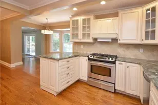 25 Gaynor Ave, Manhasset, NY 11030 - Photo 9