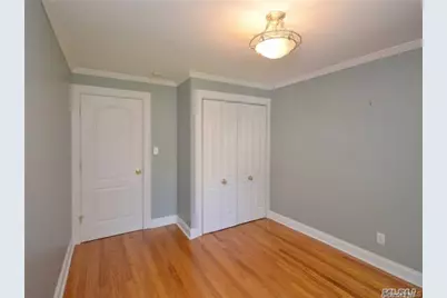 25 Gaynor Avenue, Manhasset, NY 11030 - Photo 17