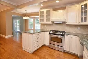 25 Gaynor Ave, Manhasset, NY 11030 - Photo 7