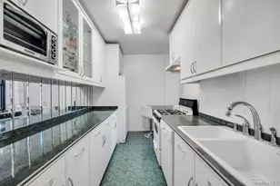 100-10 67th Rd, Forest Hills, NY 11375 - Photo 11