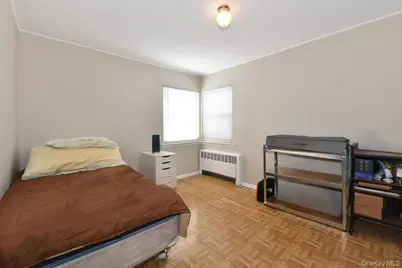 39 Greentree Road, Mineola, NY 11501 - Photo 11