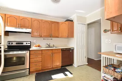 39 Greentree Road, Mineola, NY 11501 - Photo 9