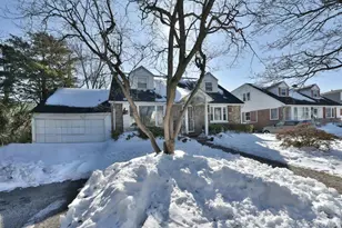 39 Greentree Rd, Mineola, NY 11501 - Photo 25