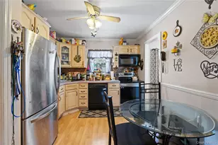 27 Elizabeth Dr, Bethpage, NY 11714 - Photo 9