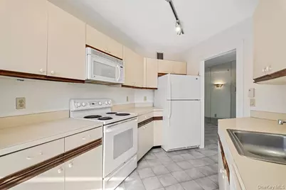 25 Rockledge Avenue #105W, White Plains, NY 10601 - Photo 9