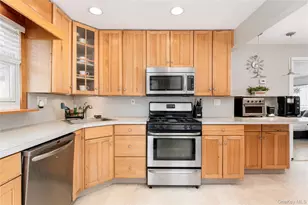 19 Belmont Rd, Sound Beach, NY 11789 - Photo 7