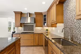 9 Mariners Ct, Centerport, NY 11721 - Photo 9