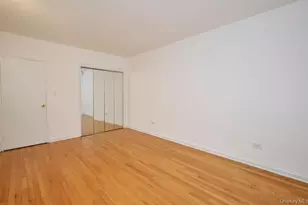 43-25 Douglaston Pkwy, Douglaston, NY 11363 - Photo 11