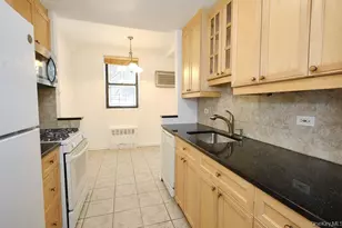 43-25 Douglaston Pkwy, Douglaston, NY 11363 - Photo 9