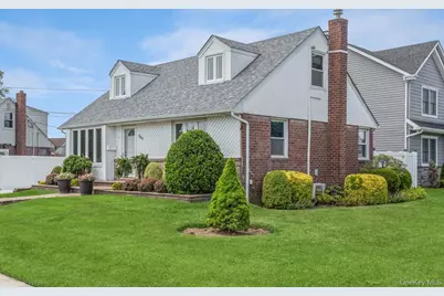 562 Bernice Road, Franklin Square, NY 11010 - Photo 3