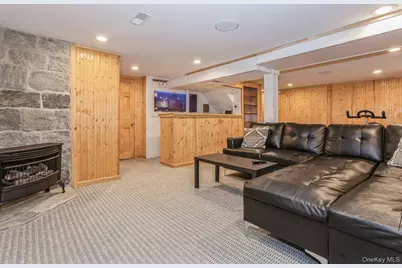 562 Bernice Road, Franklin Square, NY 11010 - Photo 23