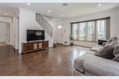 562 Bernice Road, Franklin Square, NY 11010 - Photo 13