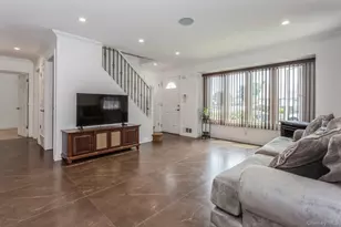 562 Bernice Rd, Franklin Square, NY 11010 - Photo 13