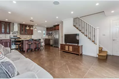 562 Bernice Road, Franklin Square, NY 11010 - Photo 11