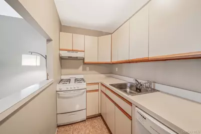 460 Old Town Road #APT 5-M, Port Jefferson Station, NY 11776 - Photo 9