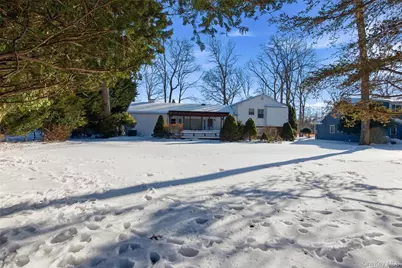 83 Woodlawn Avenue, East Moriches, NY 11940 - Photo 39