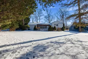 83 Woodlawn Ave, East Moriches, NY 11940 - Photo 39