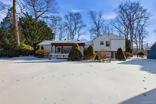 83 Woodlawn Ave, East Moriches, NY 11940 - Photo 37