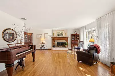 83 Woodlawn Avenue, East Moriches, NY 11940 - Photo 7