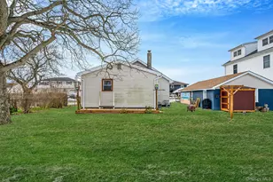 924 S 4th St, Lindenhurst, NY 11757 - Photo 7