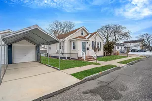 924 S 4th St, Lindenhurst, NY 11757 - Photo 3