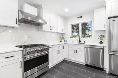 43 Lewis Court, Huntington Station, NY 11746 - Photo 11