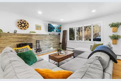 43 Lewis Court, Huntington Station, NY 11746 - Photo 9