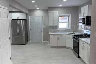 13-56 Eggert Pl, Far Rockaway, NY 11691 - Photo 5