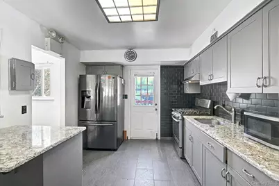 23 Frank Street, Brentwood, NY 11717 - Photo 7