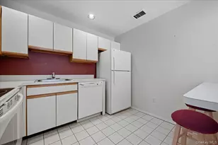 964 Skyline Dr, Coram, NY 11727 - Photo 11