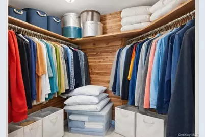 890 Thompson Drive, Bay Shore, NY 11706 - Photo 9