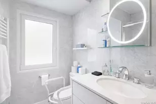 890 Thompson Dr, Bay Shore, NY 11706 - Photo 17