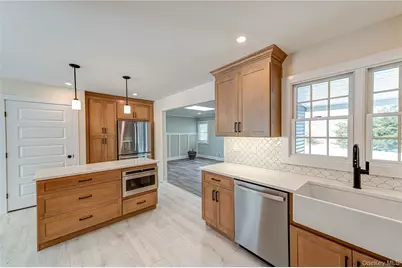 5 Breslau Street, Bay Shore, NY 11706 - Photo 7