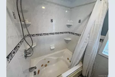 355 Pinelawn Avenue, Copiague, NY 11726 - Photo 11