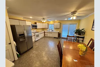 355 Pinelawn Avenue, Copiague, NY 11726 - Photo 3