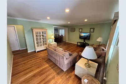 355 Pinelawn Avenue, Copiague, NY 11726 - Photo 7