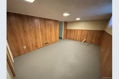 355 Pinelawn Avenue, Copiague, NY 11726 - Photo 15