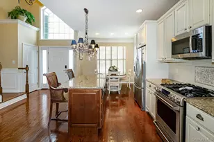 106 Victoria Pl, Melville, NY 11747 - Photo 5